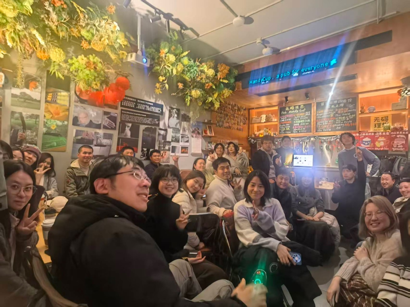 HandyCup 包容性酒吧活动现场合影